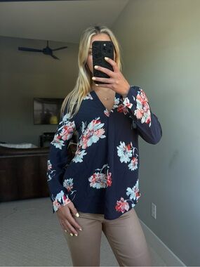 Womens Navy Floral V-Neck Long-Sleeve Blouse